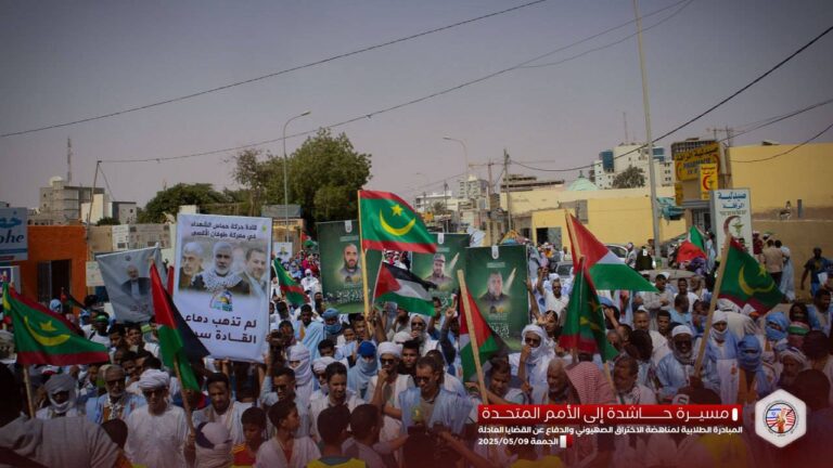 مسيرة الحاشدة التي نظمت المبادرة الطلابية تضامنا مع إخوانهم في غزة